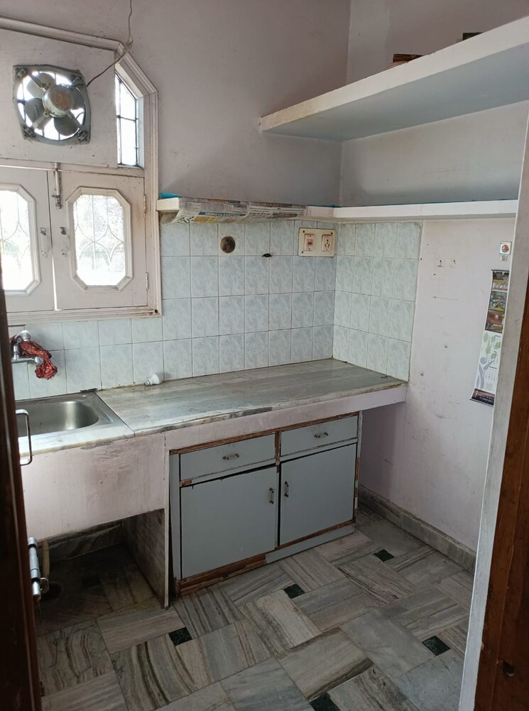 Kitchen, sector 70 1.5 Bedroom 100 Sq.Yd. Builder Floor In Sector 70 Mohali 9486270