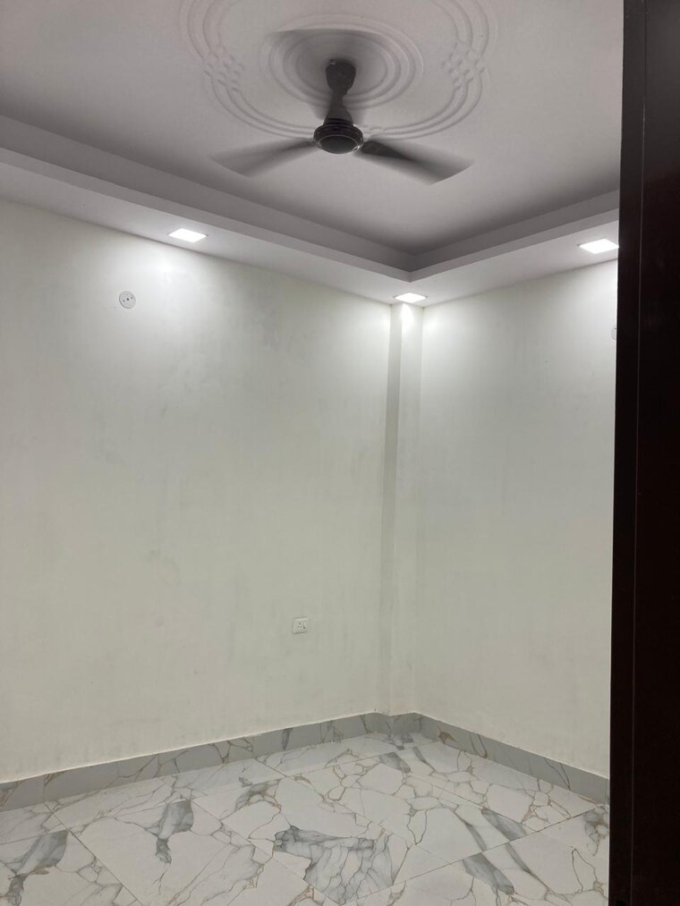 Room, dadri 2.5 Bedroom 120 Sq.Yd. Villa In Dadri Greater Noida 9486287