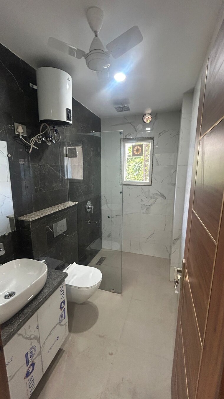 Attached Bathroom, sector 31 1 Bedroom 700 Sq.Ft. Builder Floor In Sector 31 Gurgaon 9486314