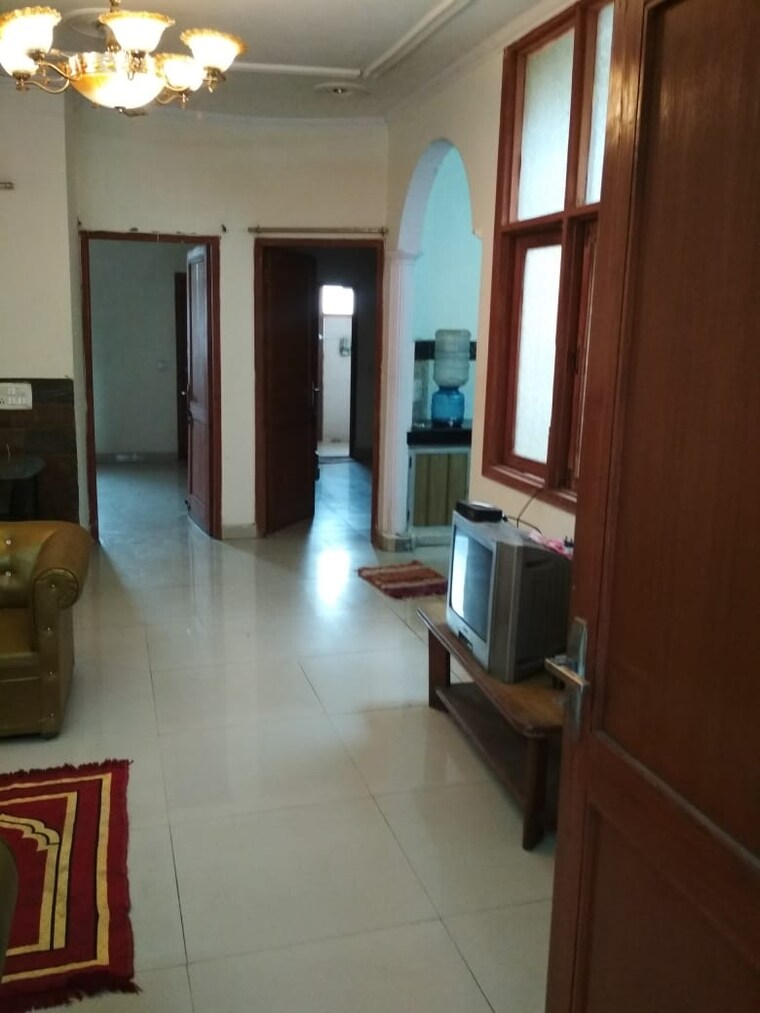 Living Room, jangpura 4 Bedroom 400 Sq.Yd. Builder Floor In Jangpura Delhi 9486316