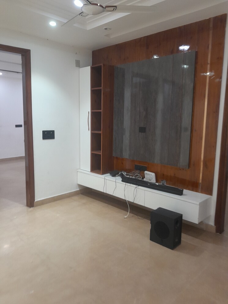 undefined, rohini sector 26 4 Bedroom 207 Sq.Mt. Builder Floor In Rohini Sector 26 Delhi 9486323