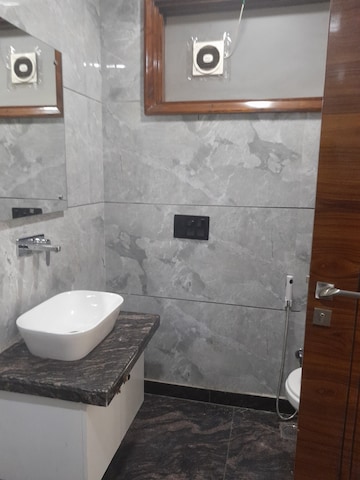 Bathroom in 4 BHK Builder Floor at Rohini Sector 26 – for Rent