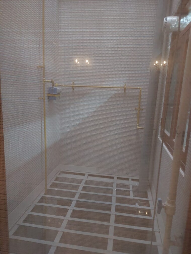 Bathroom, jangpura 4 Bedroom 400 Sq.Yd. Builder Floor In Jangpura Delhi 9486327