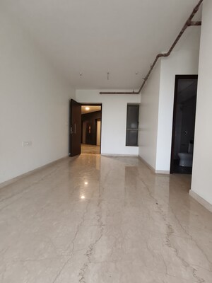 Room in 2 BHK Apartment at Kalpataru Paramount, Kapur Bawdi – for Sale