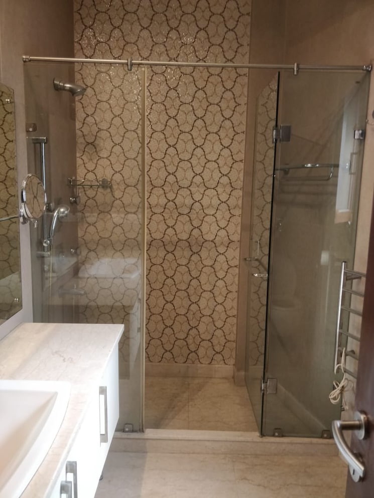 Bathroom, defence colony 4 Bedroom 5000 Sq.Ft. Apartment In Defence Colony Delhi 9486339