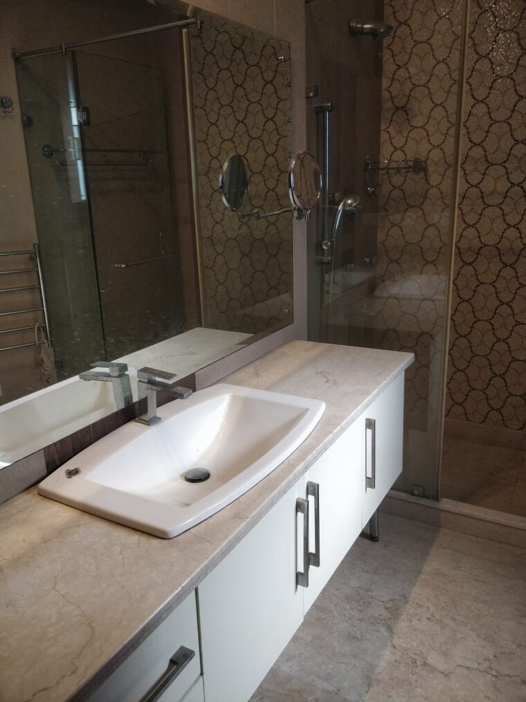 Bathroom, defence colony 4 Bedroom 5000 Sq.Ft. Apartment In Defence Colony Delhi 9486339