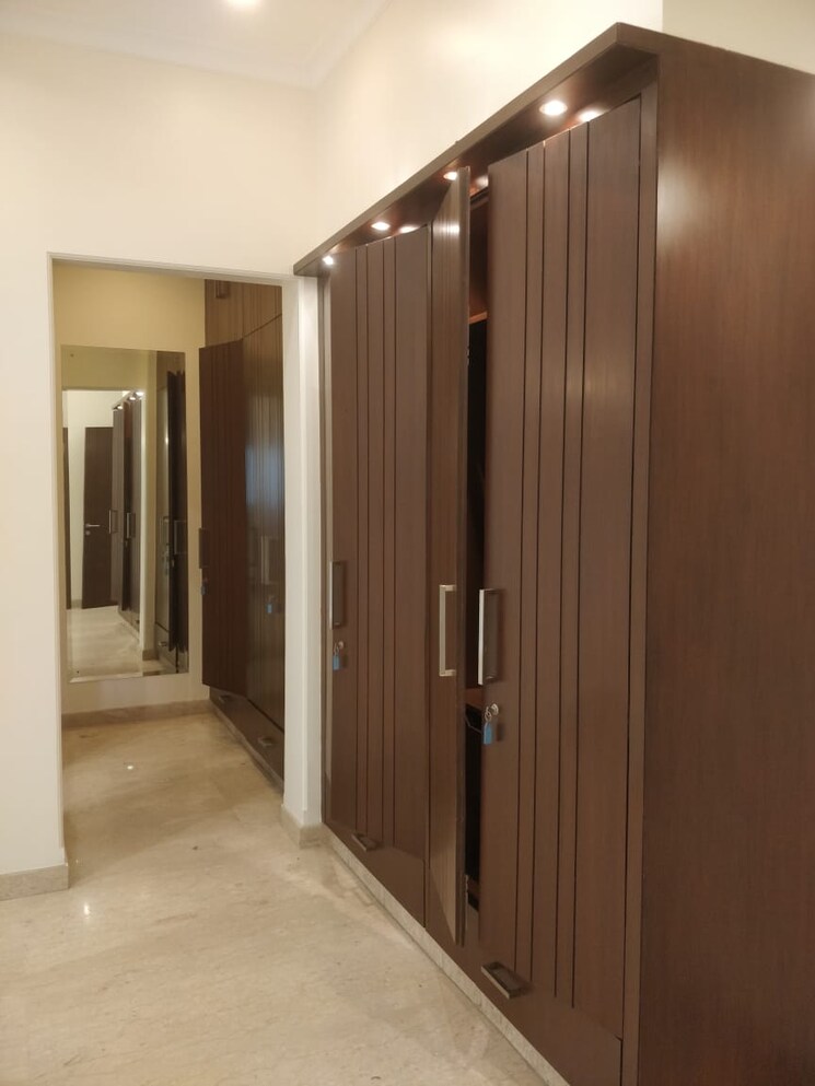 undefined, defence colony 4 Bedroom 5000 Sq.Ft. Apartment In Defence Colony Delhi 9486339