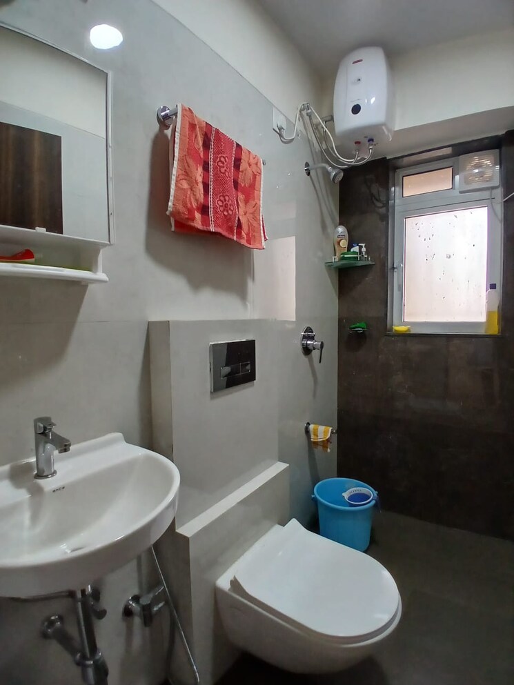 Attached Bathroom, vile parle east 2 Bedroom 750 Sq.Ft. Apartment In Vile Parle East Mumbai 9486345
