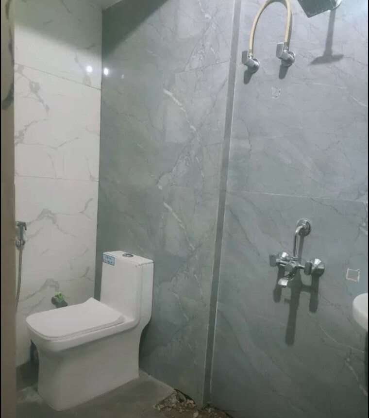 Bathroom, hasanganj 2 Bedroom 1500 Sq.Ft. Apartment In Hasanganj Lucknow 9486406