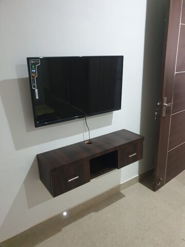 Furnished Amenities in 1 BHK Builder Floor at DLF The Grove, Sector 54 – for Rent