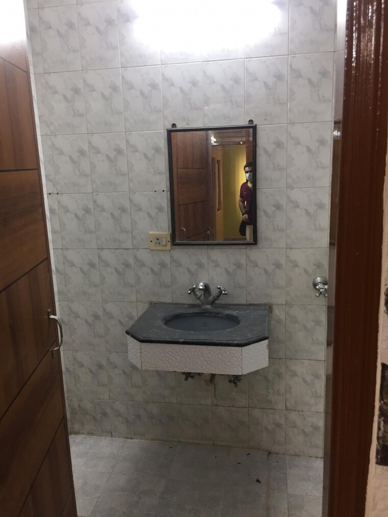 Bathroom, south city 1 2 Bedroom 1500 Sq.Ft. Builder Floor In South City 1 Gurgaon 9486452