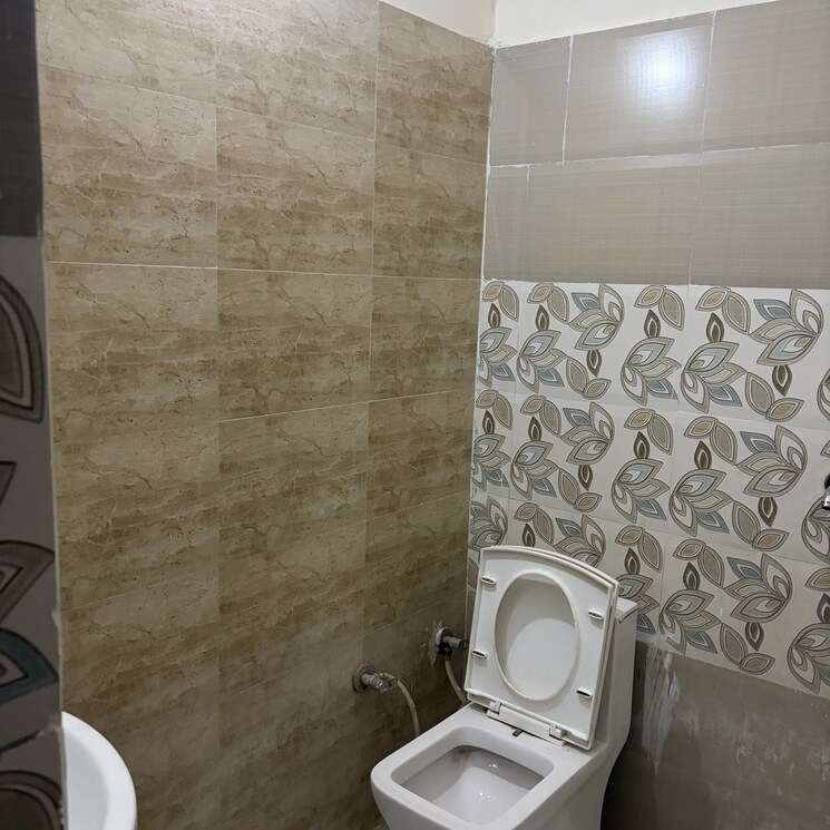 Bathroom, jaipuria-sunrise-green 1.5 Bedroom 1100 Sq.Ft. Apartment In Vip Road Zirakpur 9486463