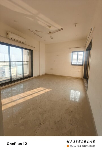 Room in 4 BHK Apartment at Yayati CHS, Seawoods – for Sale