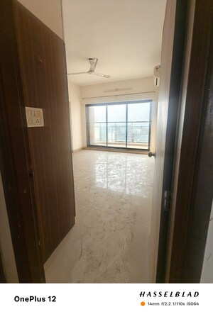 Room in 4 BHK Apartment at Yayati CHS, Seawoods – for Sale
