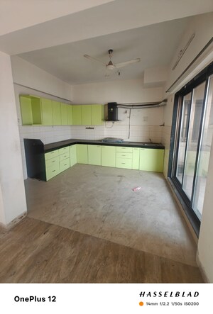 Room in 4 BHK Apartment at Yayati CHS, Seawoods – for Sale