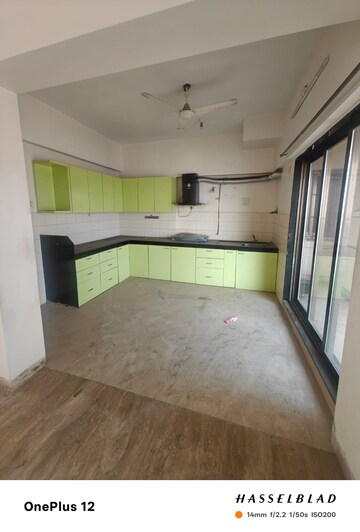 Room in 4 BHK Apartment at Yayati CHS, Seawoods – for Sale
