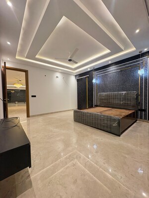 Kitchen in 4 BHK Builder Floor at Sector 43 – for Rent