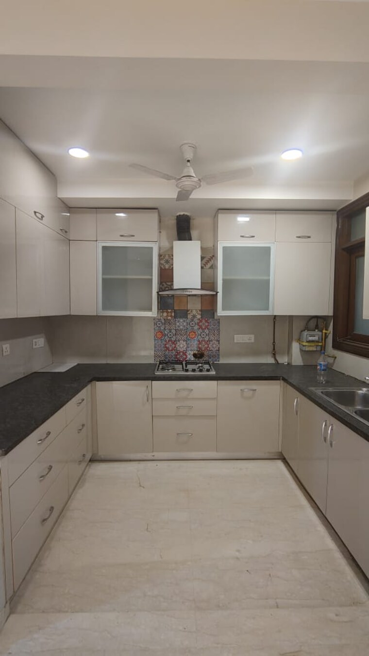 Kitchen, shivalik colony 3 Bedroom 200 Sq.Yd. Builder Floor In Shivalik Colony Delhi 9486467