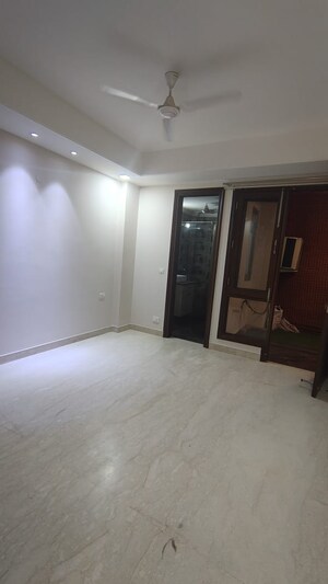 Room in 3 BHK Builder Floor at Shivalik Colony – for Rent