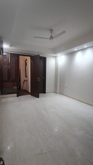 Room in 3 BHK Builder Floor at Shivalik Colony – for Rent