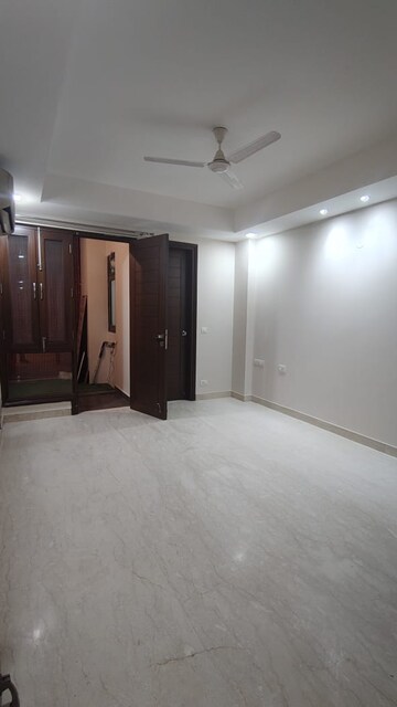 Room in 3 BHK Builder Floor at Shivalik Colony – for Rent