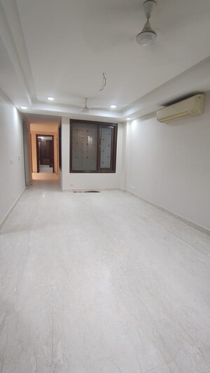 Room in 3 BHK Builder Floor at Shivalik Colony – for Rent