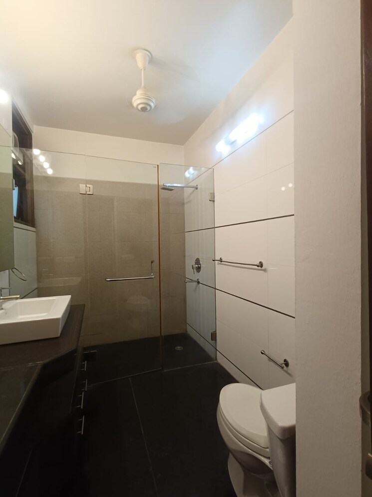 Bathroom, greater kailash ii 4 Bedroom 650 Sq.Yd. Builder Floor In Greater Kailash ii Delhi 9486472