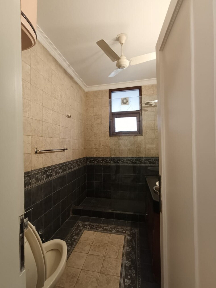 Bathroom, greater kailash ii 4 Bedroom 650 Sq.Yd. Builder Floor In Greater Kailash ii Delhi 9486472