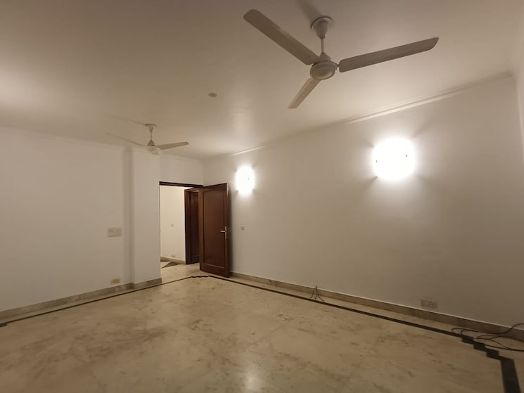 Room, greater kailash ii 4 Bedroom 650 Sq.Yd. Builder Floor In Greater Kailash ii Delhi 9486472