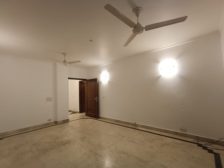 Room, greater kailash ii 4 Bedroom 650 Sq.Yd. Builder Floor In Greater Kailash ii Delhi 9486472