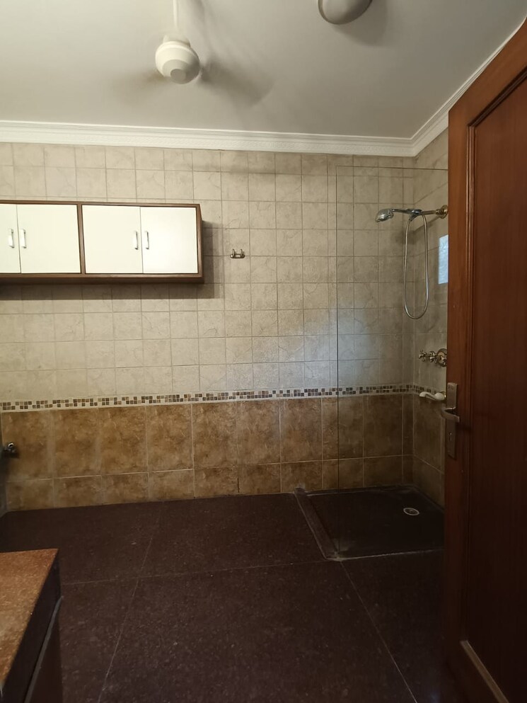 Kitchen, greater kailash ii 4 Bedroom 650 Sq.Yd. Builder Floor In Greater Kailash ii Delhi 9486472