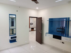 Room in 2.5 BHK Apartment at Rajapushpa Provincia, Narsingi – for Rent