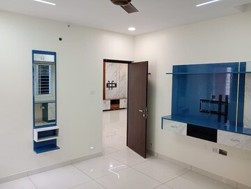 Room in 2.5 BHK Apartment at Rajapushpa Provincia, Narsingi – for Rent