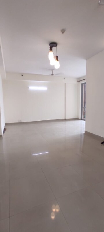 Room in 3.5 BHK Apartment at Ardee City Palm Grove Heights, Sector 52 – for Rent