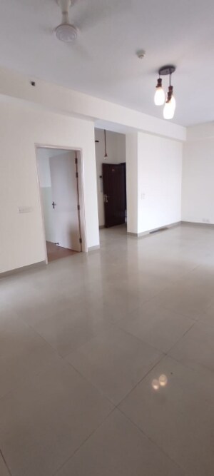 Room in 3.5 BHK Apartment at Ardee City Palm Grove Heights, Sector 52 – for Rent