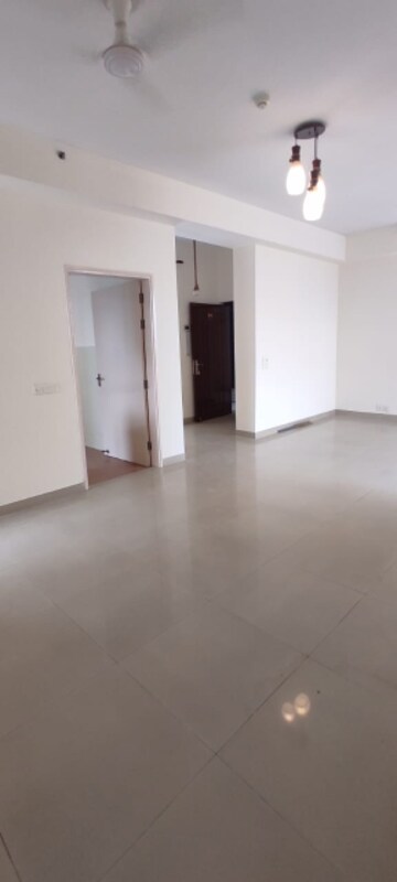 Room in 3.5 BHK Apartment at Ardee City Palm Grove Heights, Sector 52 – for Rent