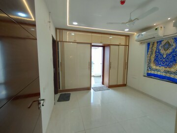 Room in 2 BHK Apartment at Vasavi GP Trends, Nanakramguda – for Rent