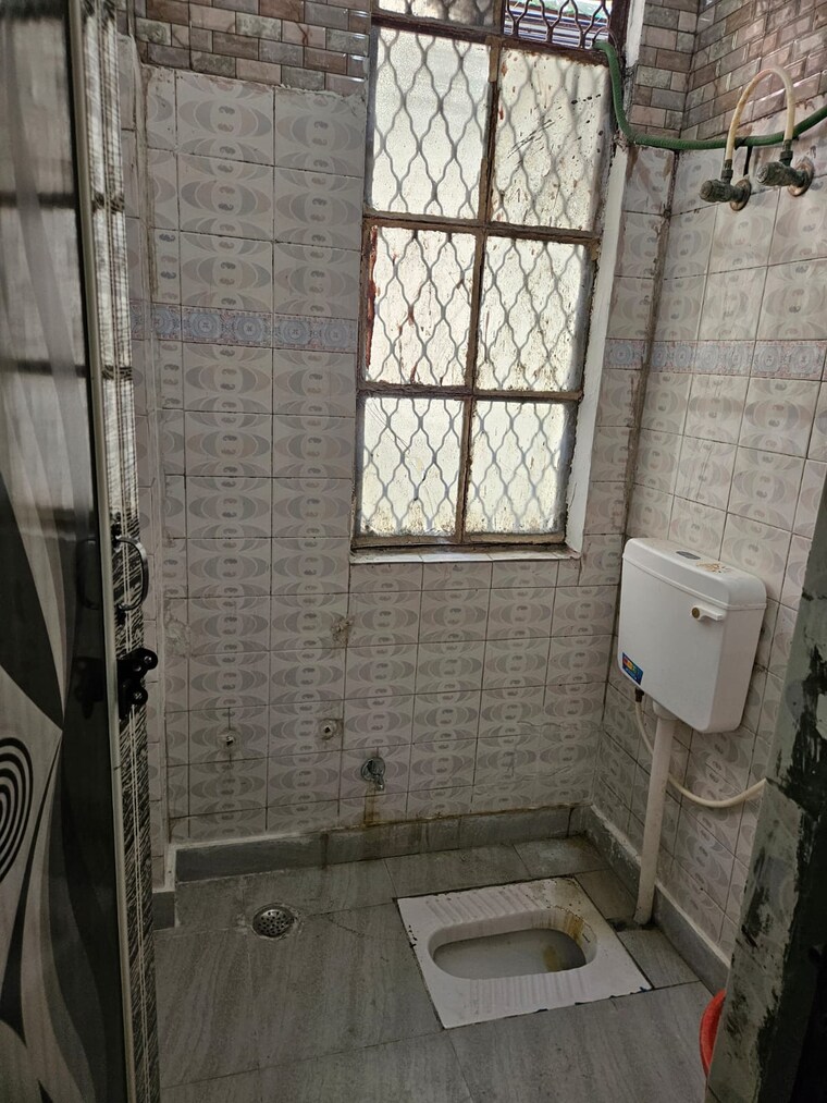 Attached Bathroom, dilshad colony 2 Bedroom 750 Sq.Ft. Builder Floor In Dilshad Colony Delhi 9486594