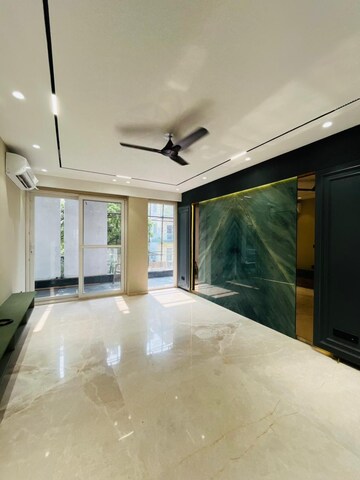 Room in 4 BHK Builder Floor at Sushant Lok 3, Sector 57 – for Sale