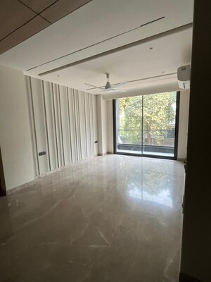 Room in 4 BHK Builder Floor at Sushant Lok 3, Sector 57 – for Sale