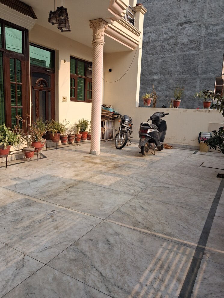  Parking, ms-enclave-zirakpur 5 Bedroom 2250 Sq.Ft. Independent House In Dhakoli Zirakpur 9486690