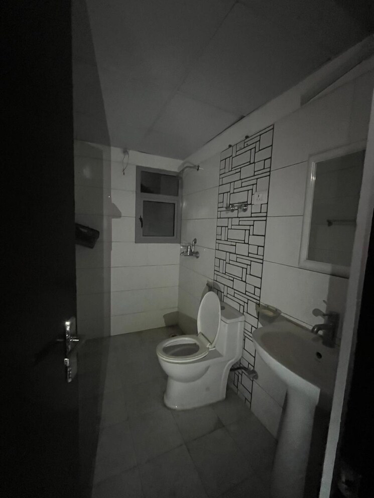 Bathroom, crossing-republik 3.5 Bedroom 2000 Sq.Ft. Apartment In Crossing Republic Ghaziabad 9486693