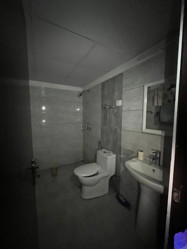 Bathroom, crossing-republik 3.5 Bedroom 2000 Sq.Ft. Apartment In Crossing Republic Ghaziabad 9486693