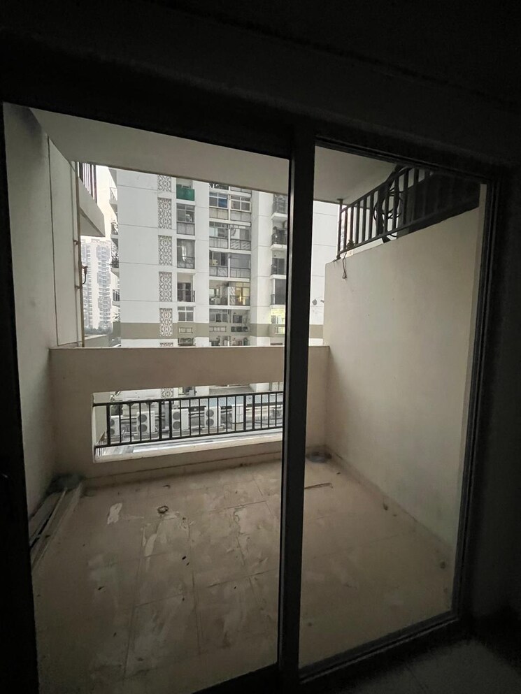 Room, crossing-republik 3.5 Bedroom 2000 Sq.Ft. Apartment In Crossing Republic Ghaziabad 9486693