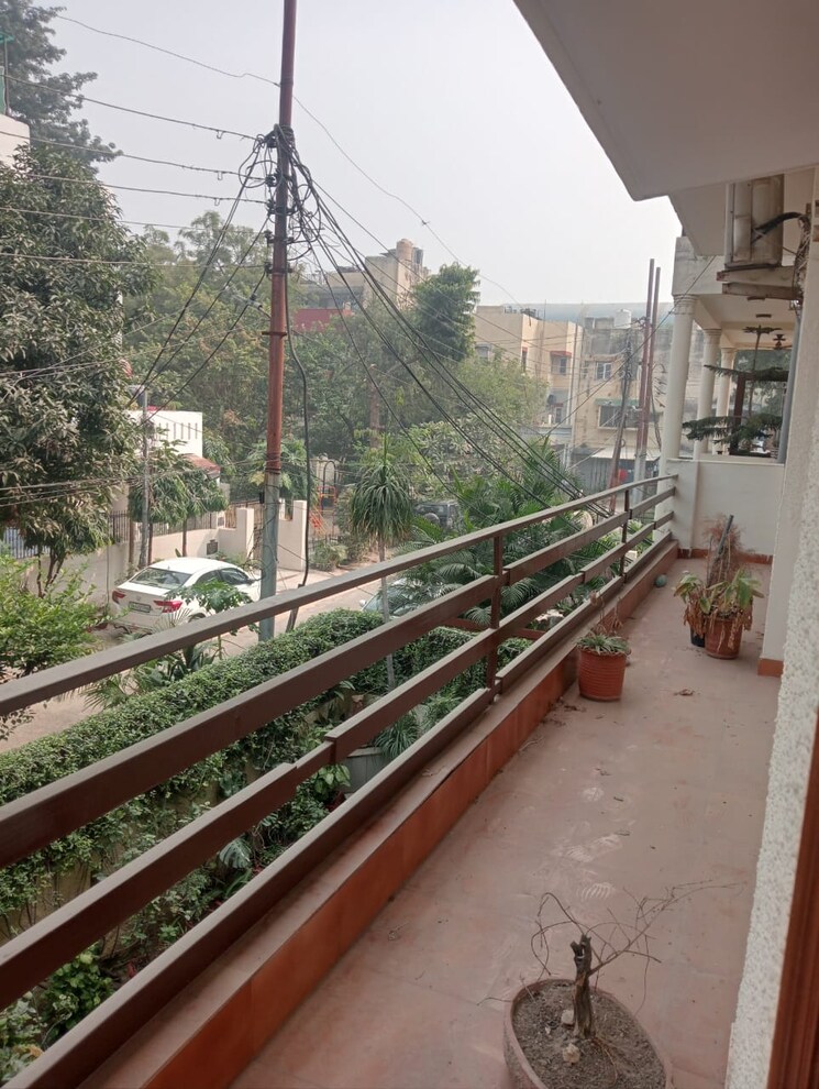 Balcony, arun-vihar-sector-37 4 Bedroom 2000 Sq.Ft. Apartment In Sector 37 Noida 9486781