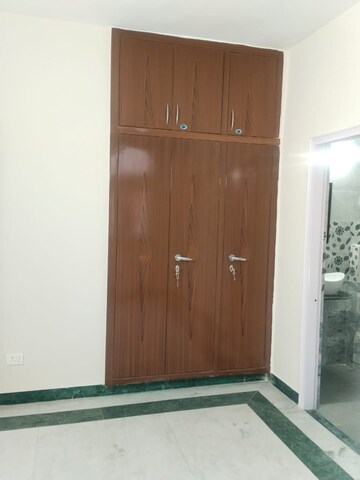 Furnished Amenities in 3 BHK Apartment at Jal Vayu Vihar Noida, Sector 21 – for Sale