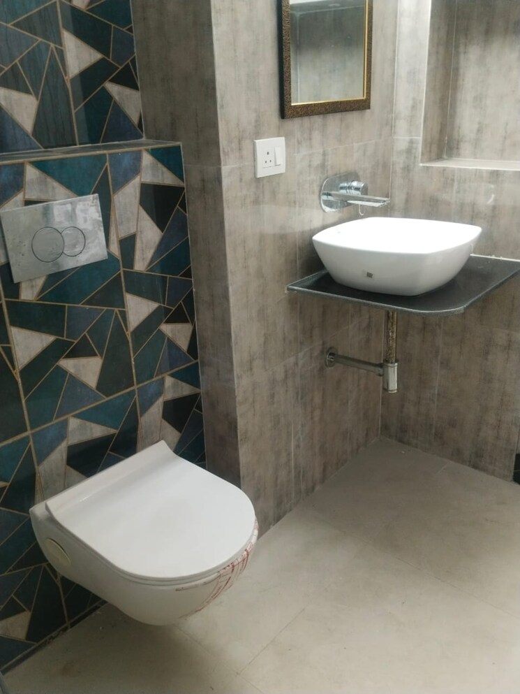 Bathroom, jal-vayu-vihar-noida 3 Bedroom 1800 Sq.Ft. Apartment In Sector 21 Noida 9486833