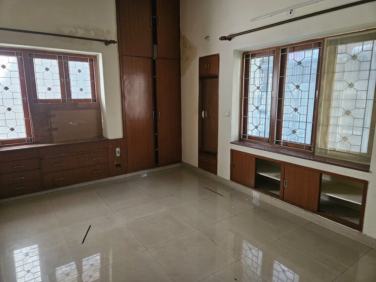 Room, sukhdev vihar 3 Bedroom 200 Sq.Yd. Builder Floor In Sukhdev Vihar Delhi 9486904