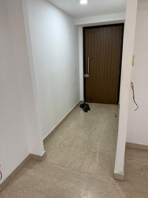 Room in 2 BHK Apartment at Lodha Venezia, Parel – for Rent