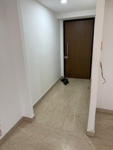 Room in 2 BHK Apartment at Lodha Venezia, Parel – for Rent